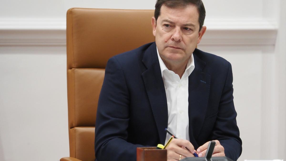 Mañueco defiende al consejero y al operativo 