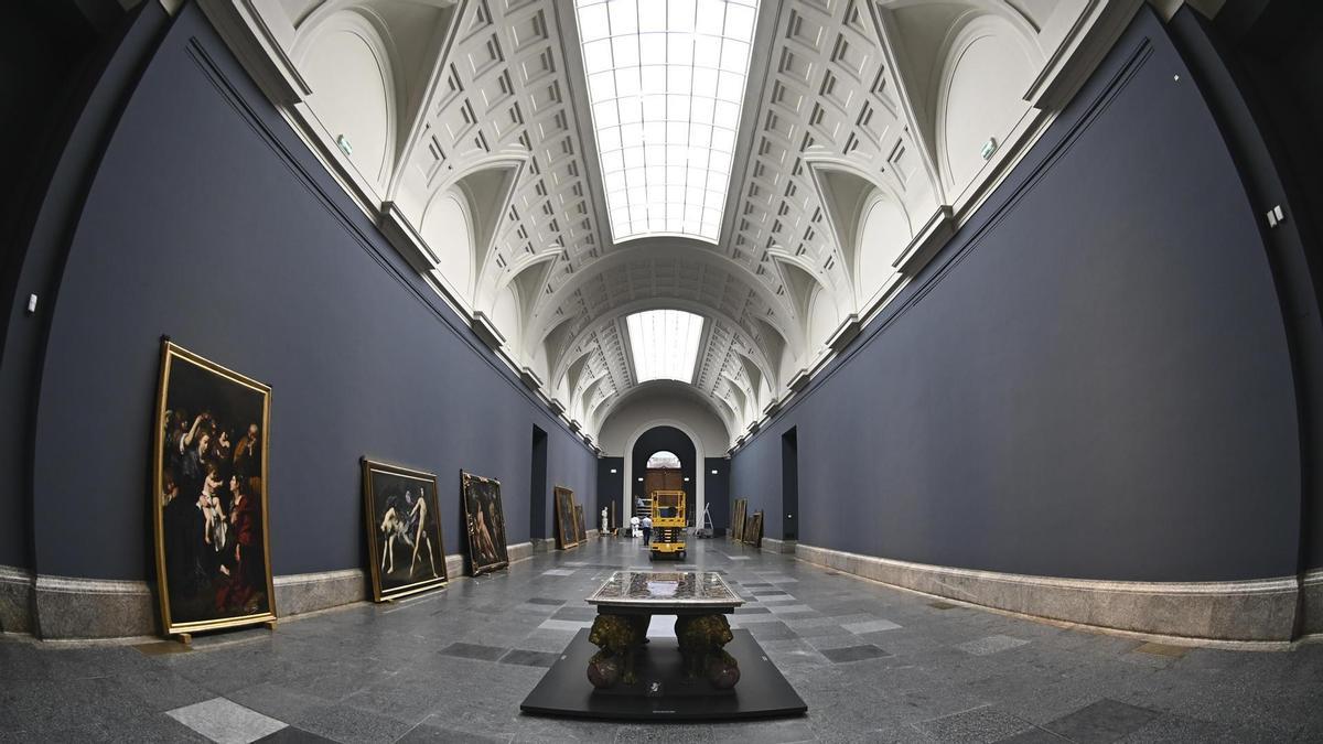 La galería central del Museo del Prado después del proceso de repintado.