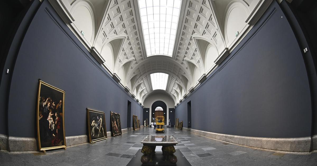 El Museo del Prado se renueva y cambia el color de su galería central a un profundo azul