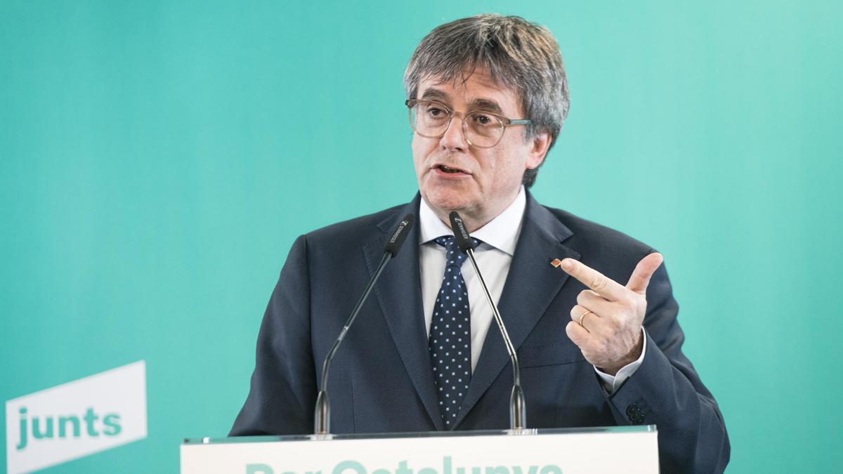 El presidente de Junts, Carles Puigdemont, durante una rueda de prensa, en el espacio Les 5 Éléments.