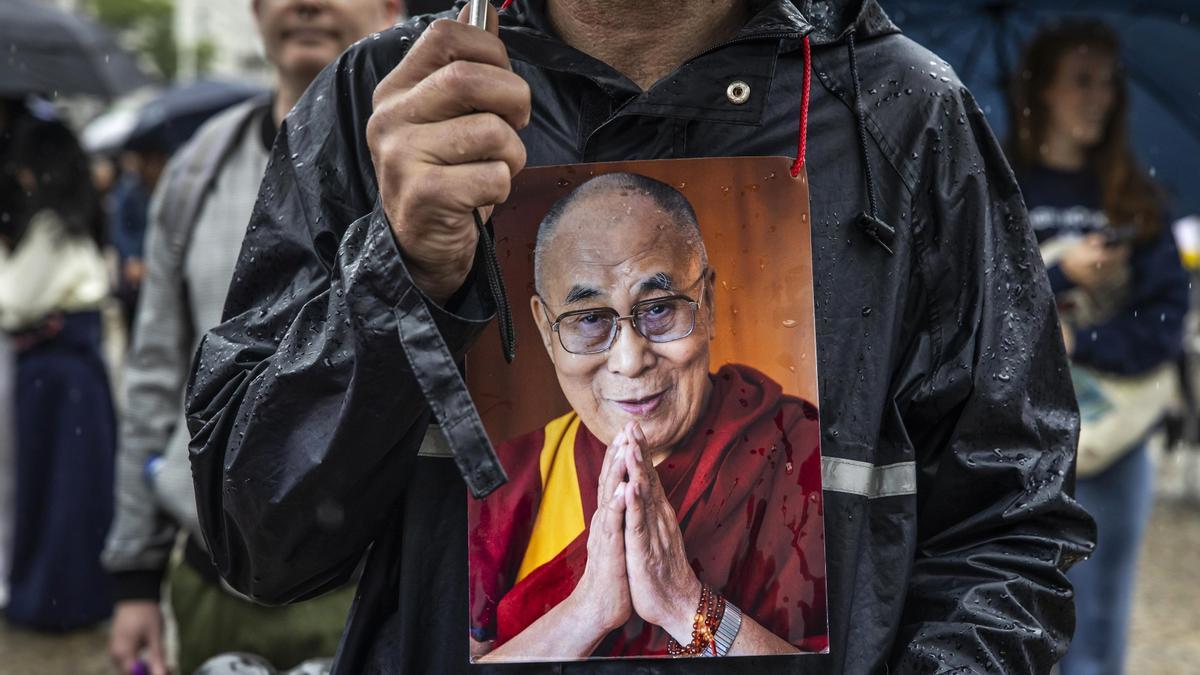 China advierte a la India que serán ellos quienes marquen la sucesión del dalái lama