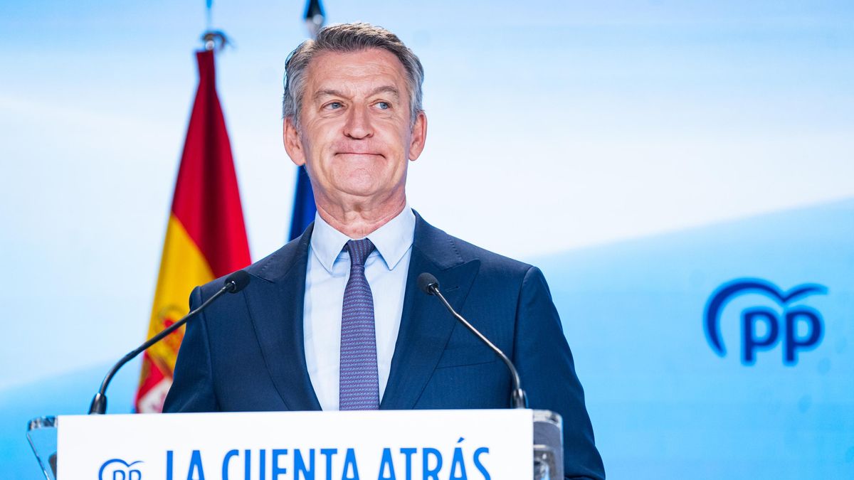 El presidente del Partido Popular, Alberto Núñez Feijóo, comparece ante los medios para hacer balance del curso político, en la sede nacional del PP