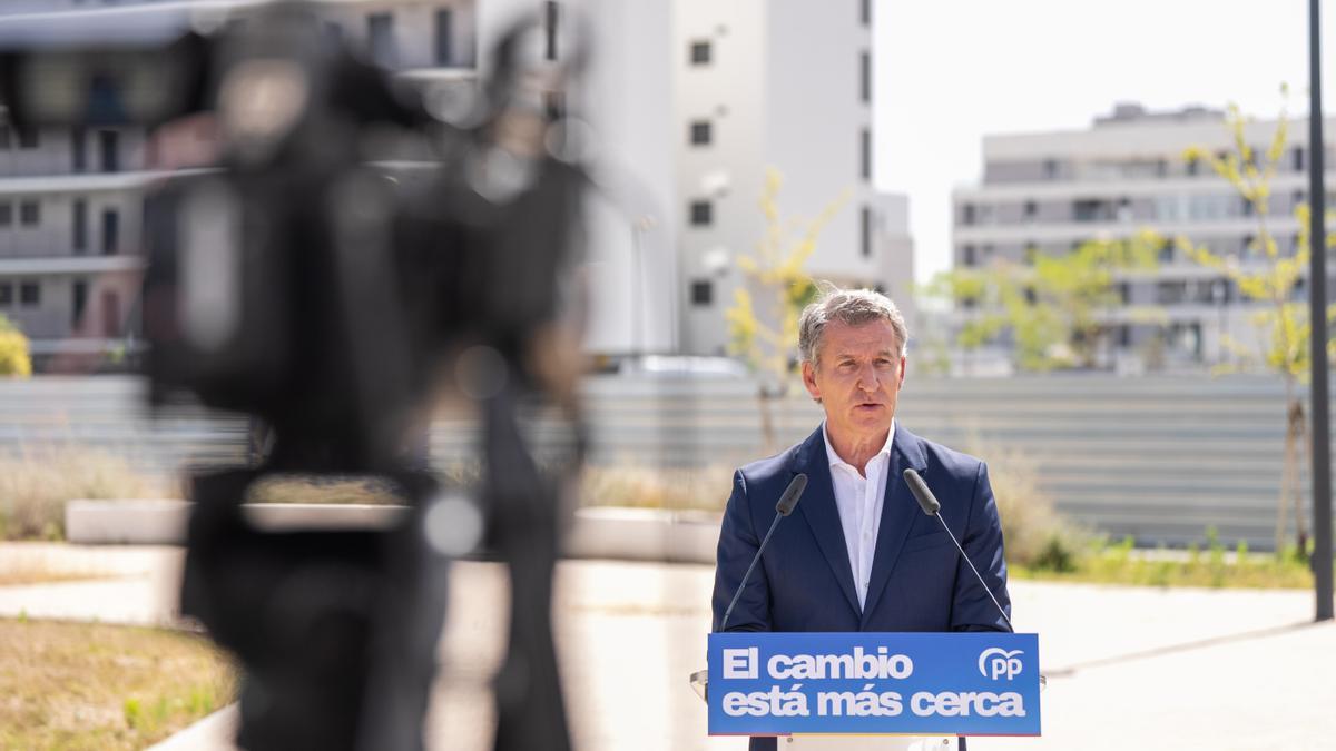 Una cámara capta la imagen de Alberto Núñez Feijóo en un acto de partido.
