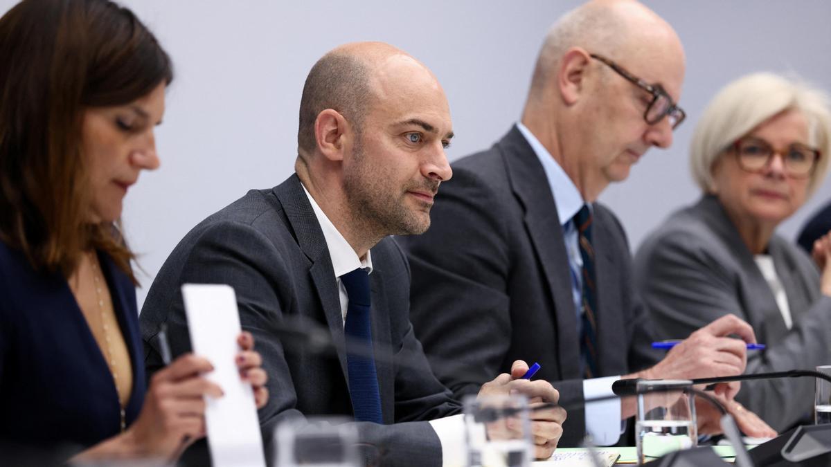 El ministro de Asuntos Exteriores francés, Jean-Noël Barrot, asiste a una reunión del Consejo de Defensa y Seguridad de Francia.