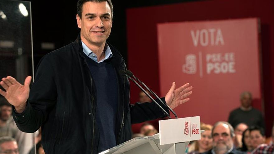 Pedro Sánchez denuncia un "frente anti-PSOE" y llama al voto útil de la "izquierda" para ganar a Rajoy