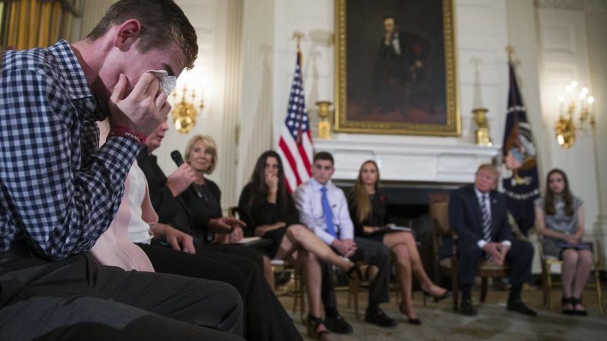 Marjory Stoneman Douglas Zeif, superviviente del tiroteo de Douglas High School con Trump, estudiantes y profesores