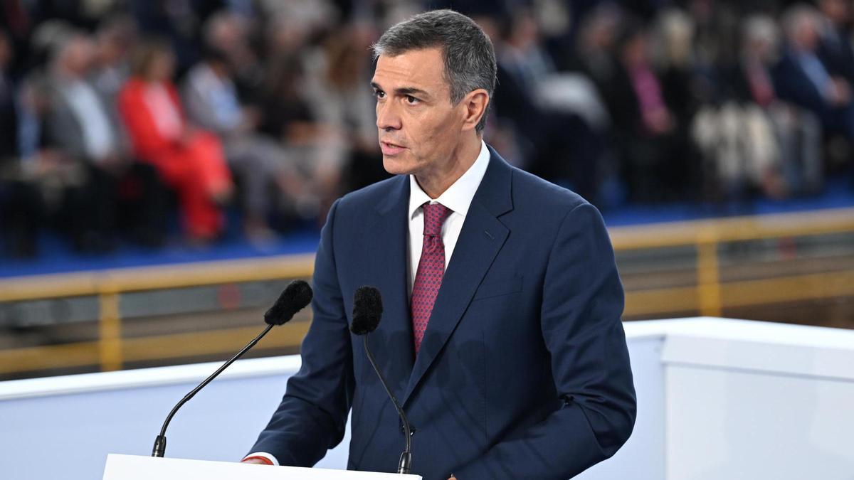 El presidente del Gobierno, Pedro Sánchez, durante la celebración de la botadura de la primera fragata de la serie F-111, construida en la planta para la Armada española este jueves.