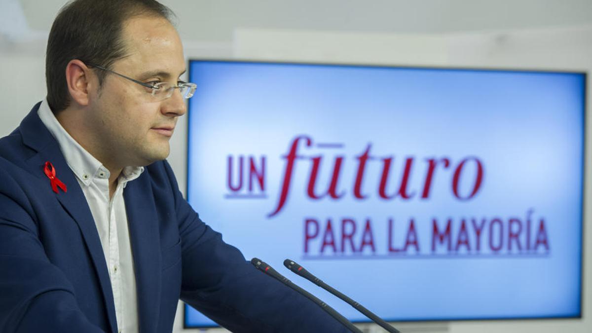 El PSOE dice que le importa &amp;quot;muy poco&amp;quot; quién quede tercero el 20-D