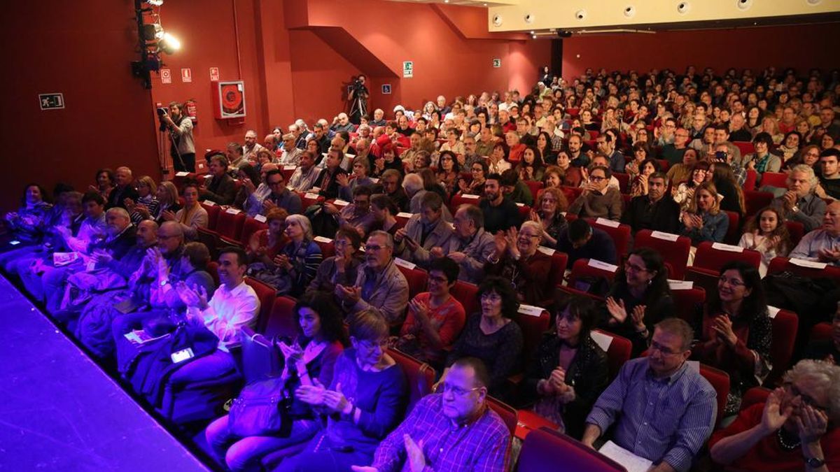 Espectadores en el patio de butacas del Teatro Maravillas de Madrid.