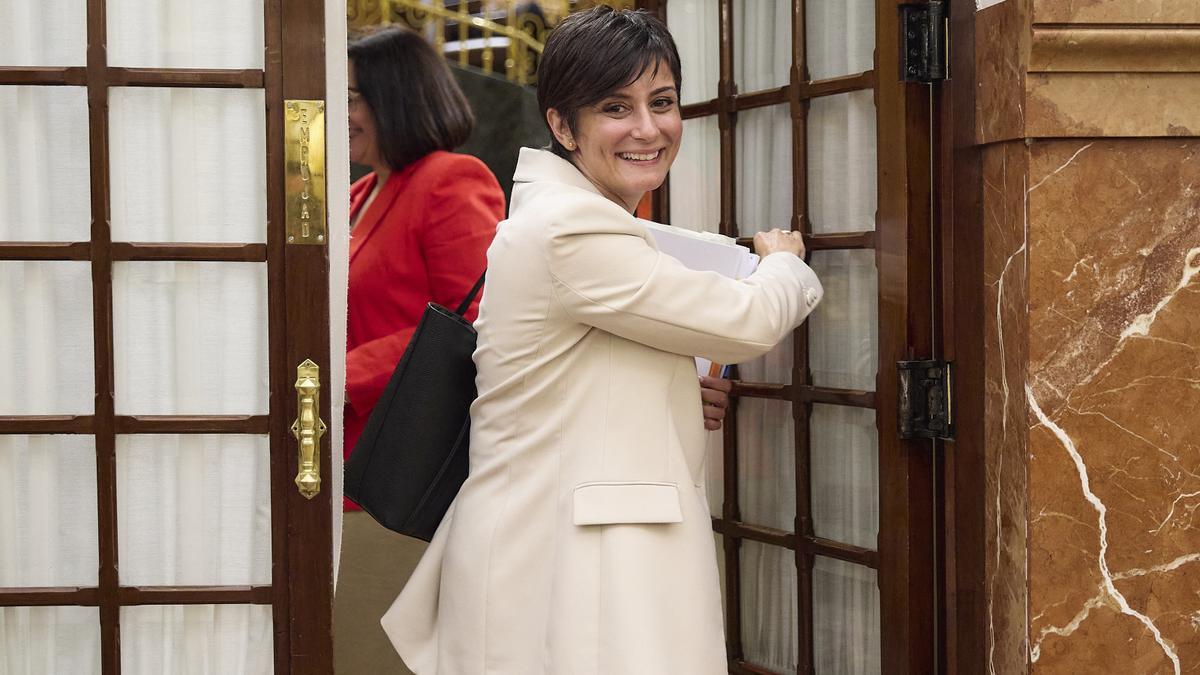 La ministra de Vivienda, Isabel Rodríguez, durante una sesión de control al Gobierno, en el Congreso.
