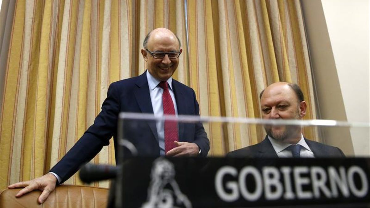 La regulación de los lobbies lleva años encallada en la resistencia de PSOE y PP a mejorar la transparencia