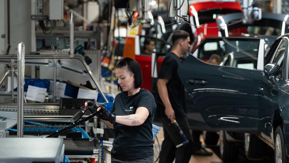 El empleo femenino despega y deja 10,3 millones de afiliadas en mayo, el mejor dato histórico