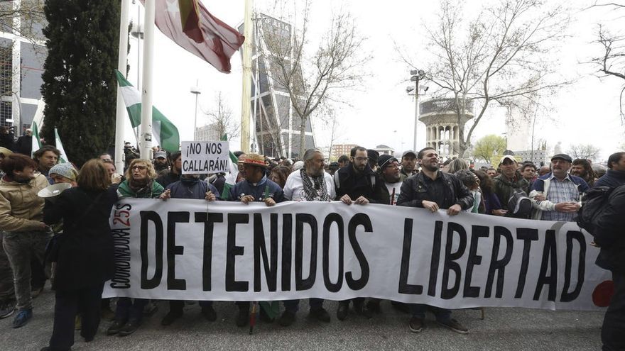 Concentración ante los juzgados de Plaza de Castilla pidiendo la libertad de los detenidos el 22-M.