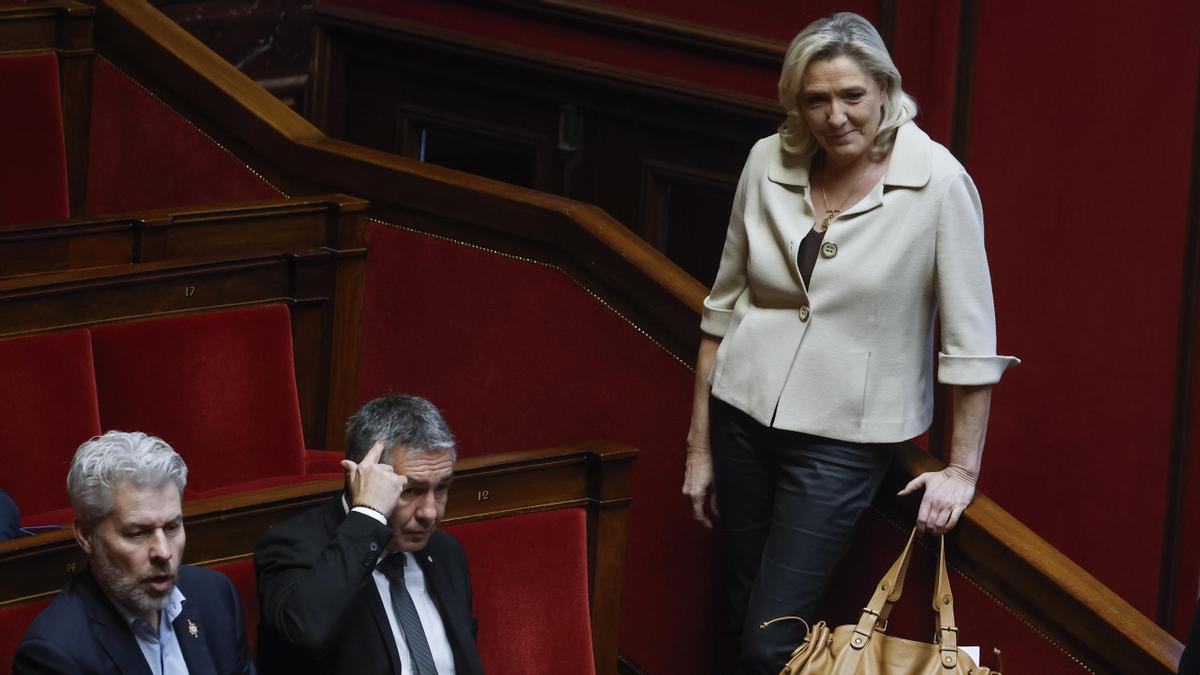 La presidenta del grupo parlamentario Agrupación Nacional, Marine Le Pen, en la Asamblea Nacional francesa.