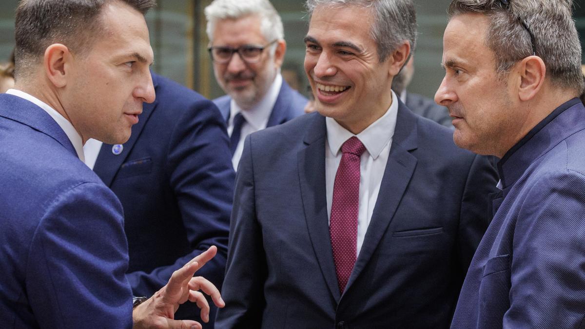 Los Veintisiete vuelven a aplazar la oficialidad del catalán, el euskera y el gallego