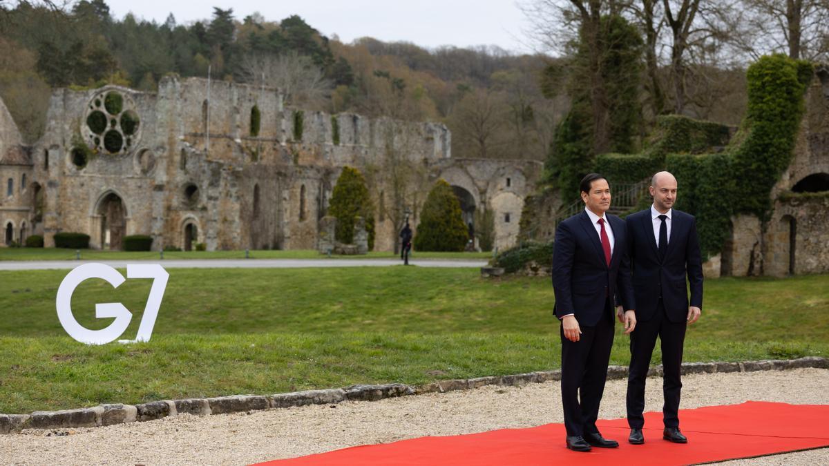 El Ministro de Asuntos Exteriores francés, Jean-Noël Barrot, junto al Secretario de Estado estadounidense, Marco Rubio.