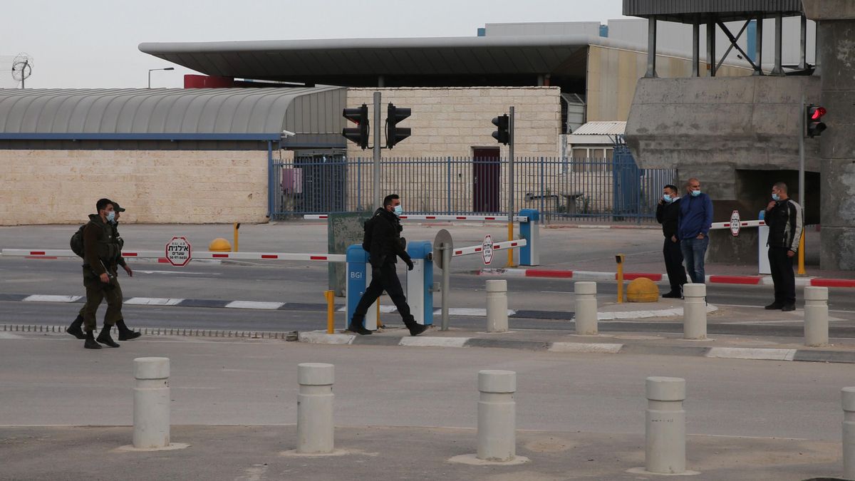 Agentes de Israel en un puesto de control cerca de Jerusalén.