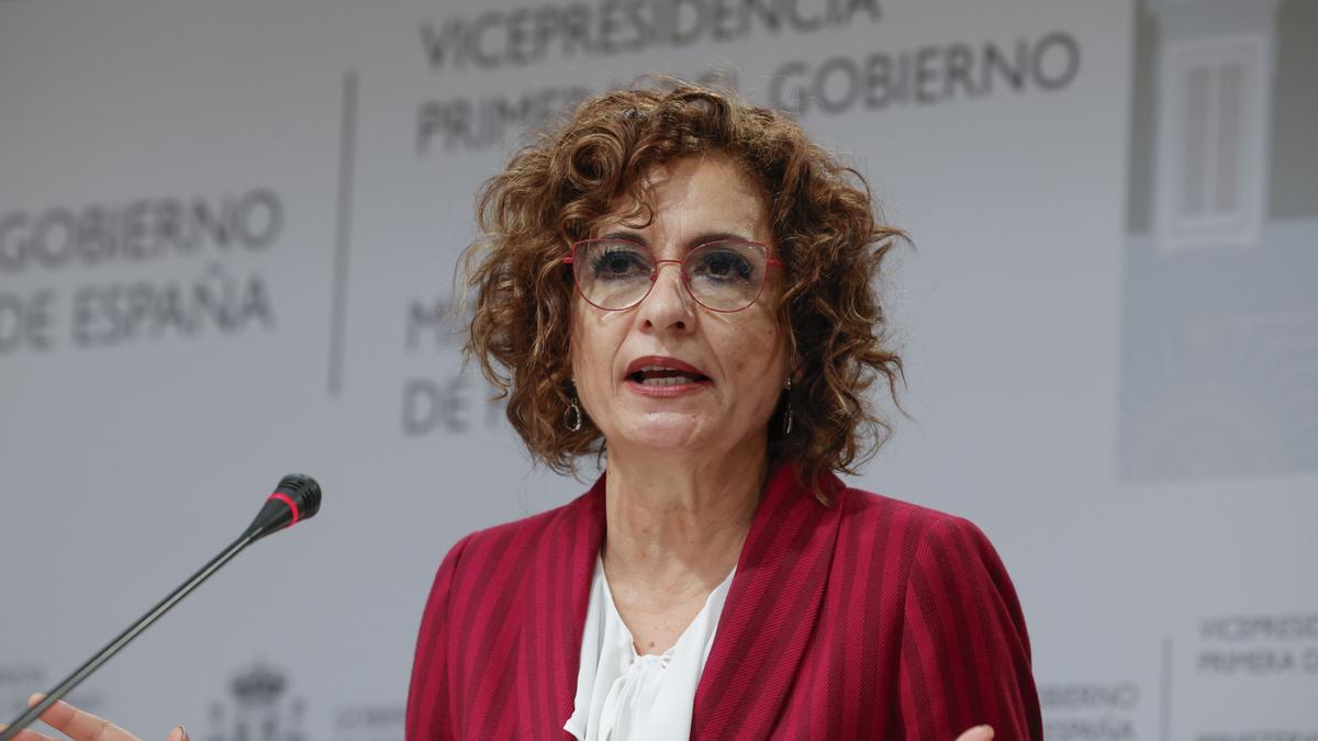 La vicepresidenta y ministra de Hacienda, María Jesús Montero, durante una rueda de prensa.