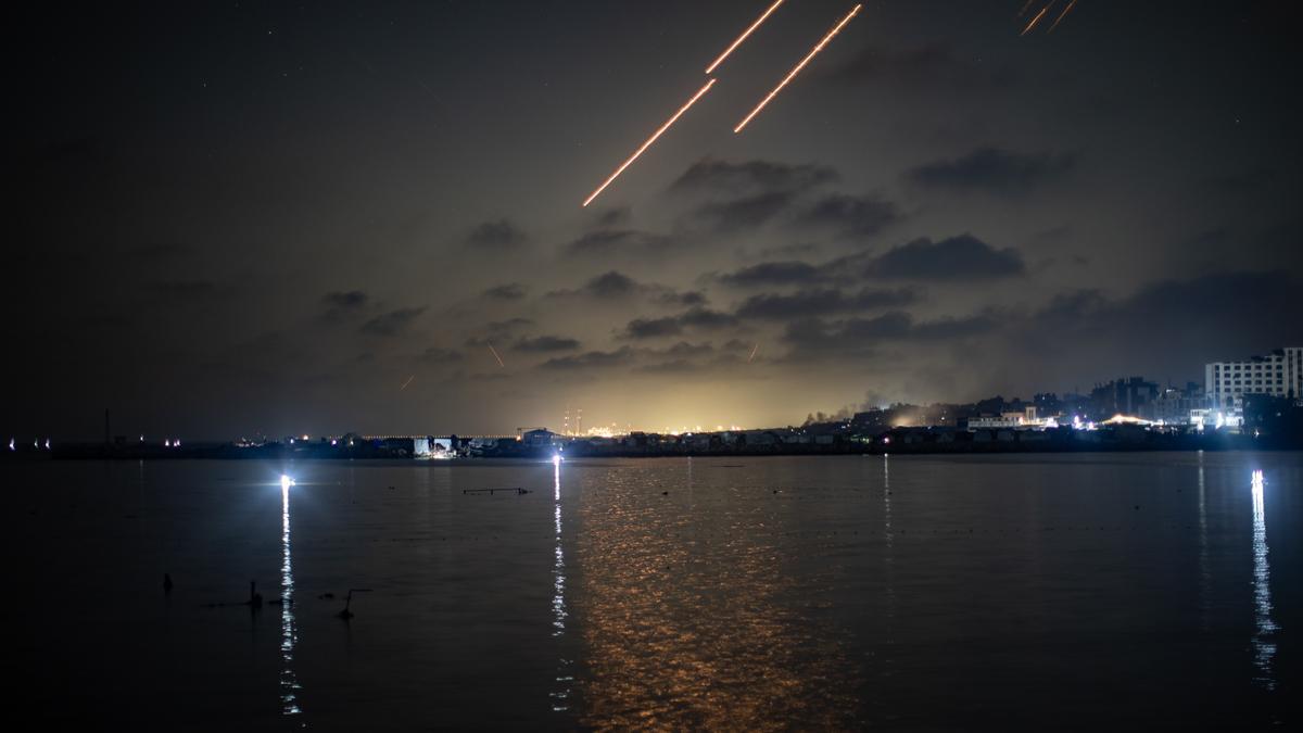 Los misiles iraníes atravesaron el espacio aéreo de la Franja de Gaza antes de alcanzar objetivos dentro de Israel.