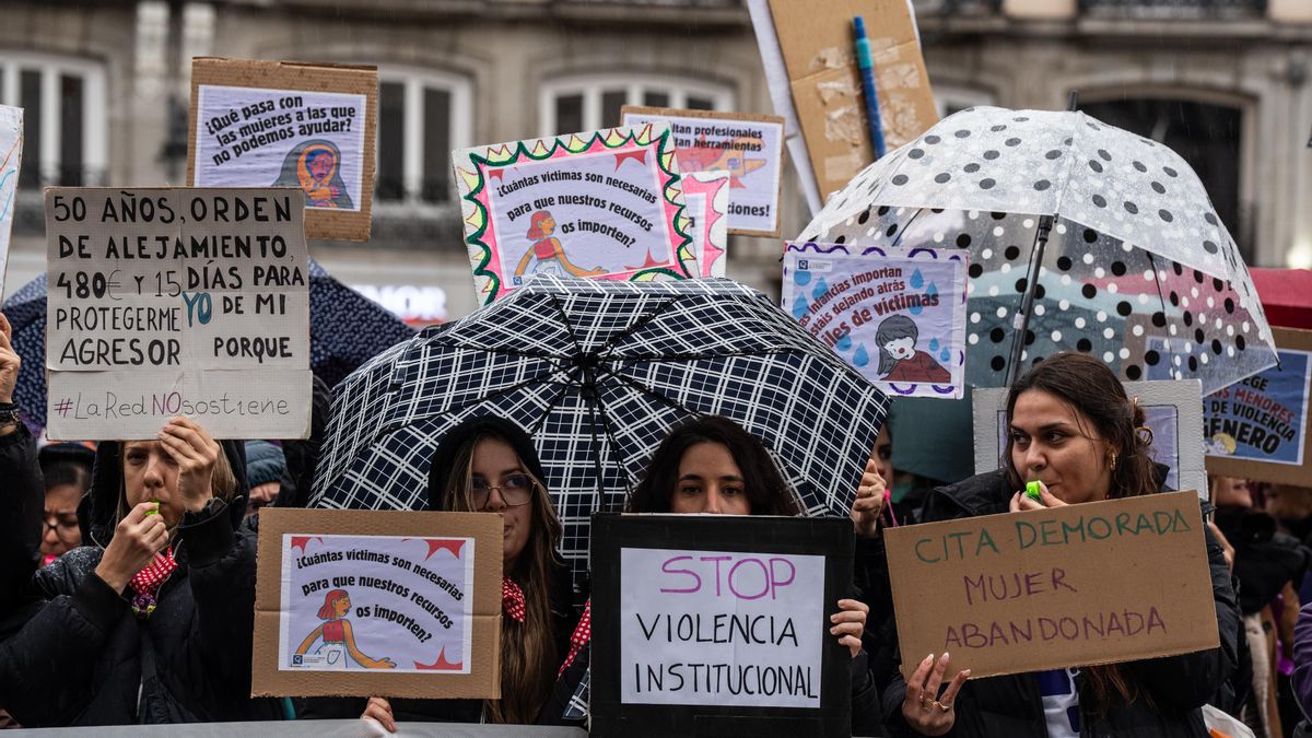 Trabajadoras de la red contra la violencia de género de Madrid en una huelga el año pasado.