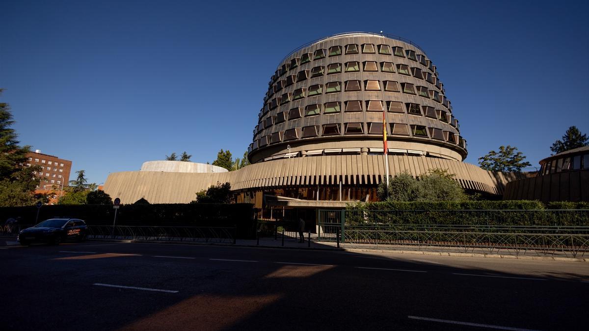 Fachada de la sede del Tribunal Constitucional de España, a 26 de septiembre de 2025, en Madrid (España).