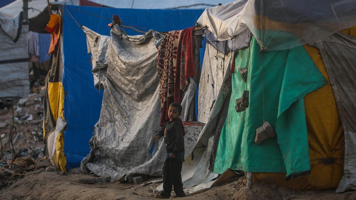 Displaced Palestinian families in west Gaza City