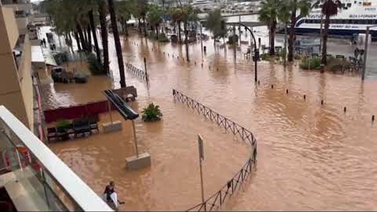 La UME se despliega en Ibiza tras una tromba de agua de 250 litros por metro cuadrado