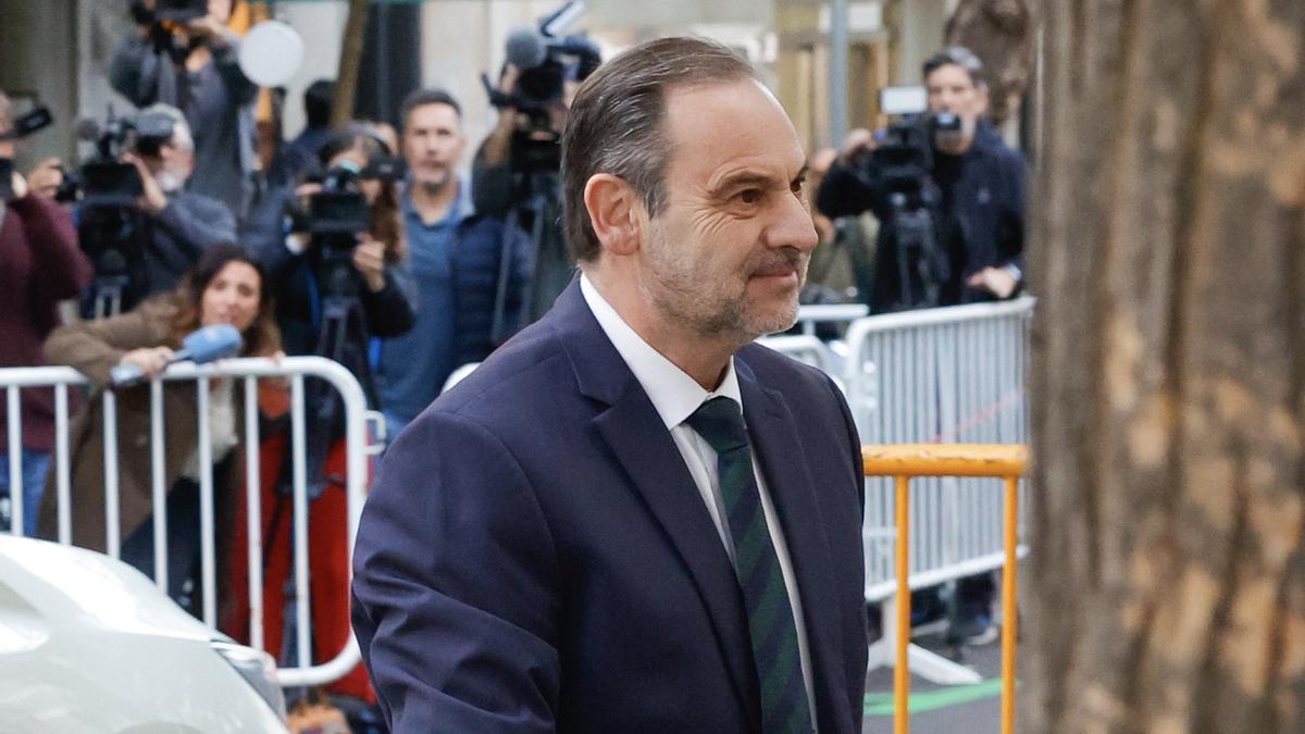 El exministro Jose Luis Ábalos, a su llegada al Tribunal Supremo.