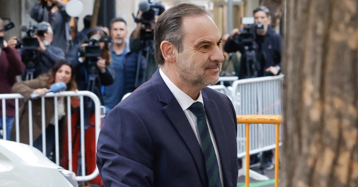 Ábalos se acoge a su derecho a no declarar y la Fiscalía no pide su ingreso en prisión