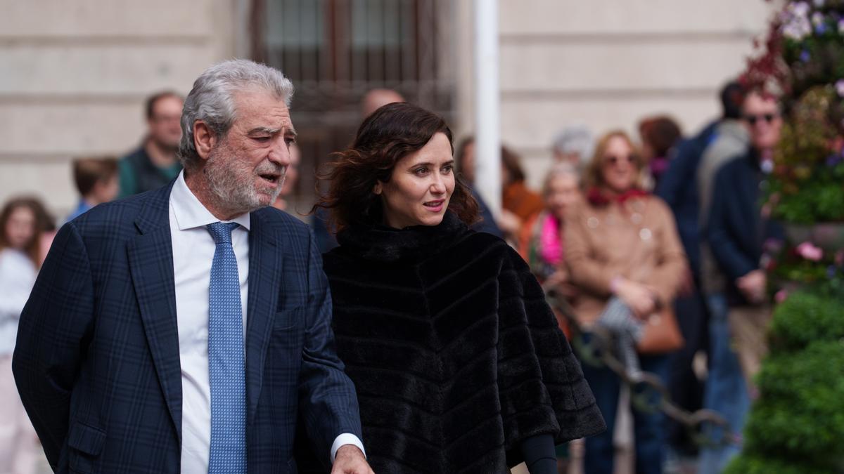 La presidenta de la Comunidad de Madrid, Isabel Díaz Ayuso, y su jefe de Gabinete, Miguel Ángel Rodríguez.