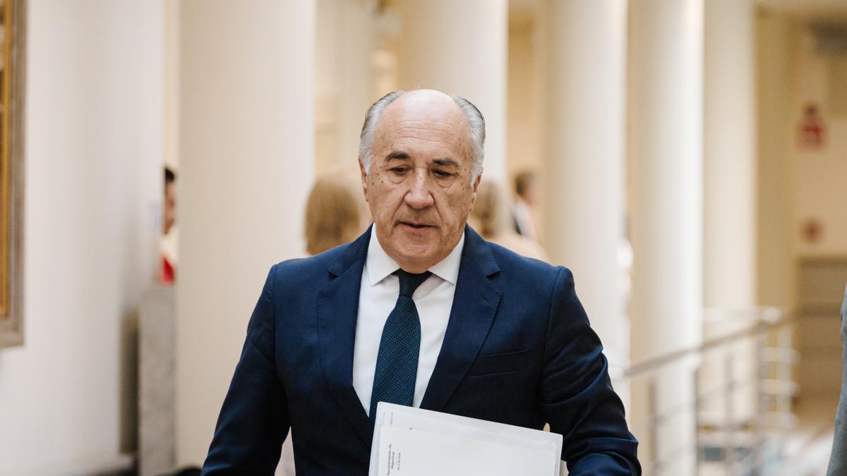 El alcalde de Algeciras se mantiene en el cargo pero renuncia a la militancia del PP