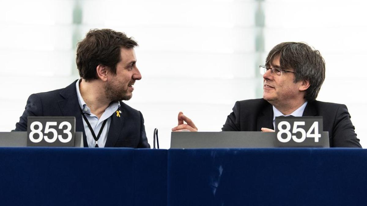 El expresidente de la Generalitat Carles Puigdemont y el exconsejero Toni Comín ocupan sus asientos en el Parlamento Europeo.