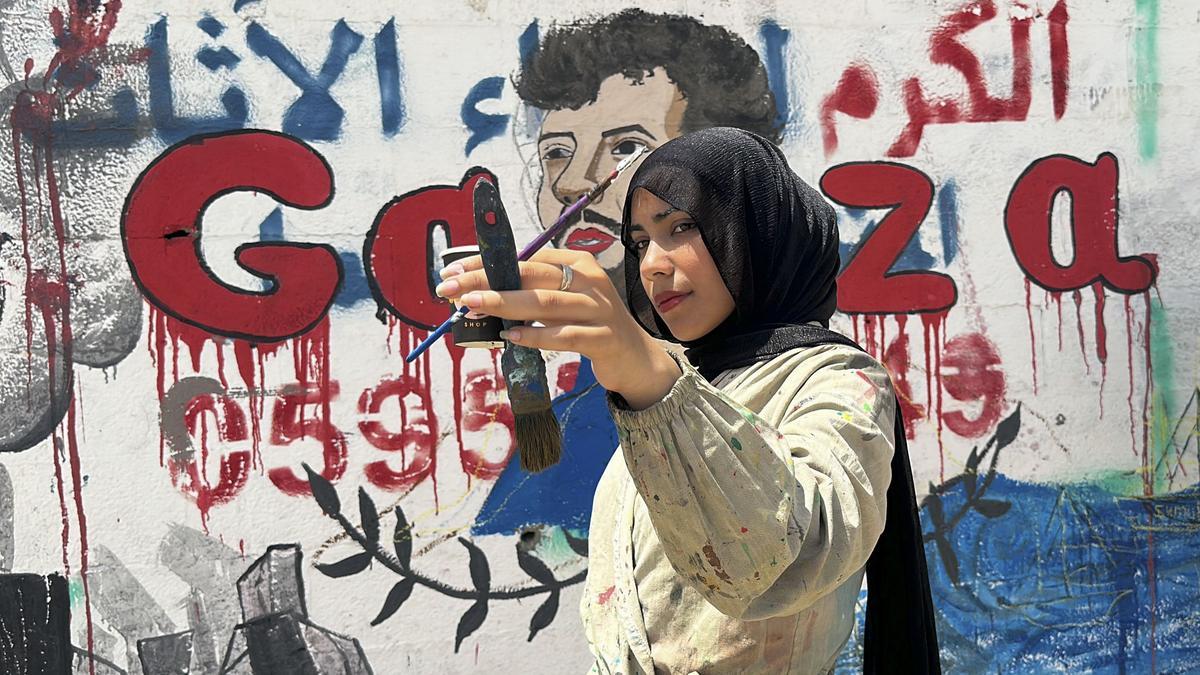 Así opera la jerarquía racial de Occidente: cuando los prisioneros son palestinos, el mundo mira a otro lado