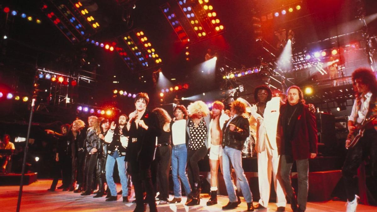 Coro final en el concierto de Homenaje a Freddie Mercury en 1992 en Wembley