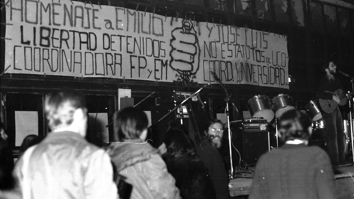 Homenaje del movimiento estudiantil a Emilio Martínez y José Luís Montañés.