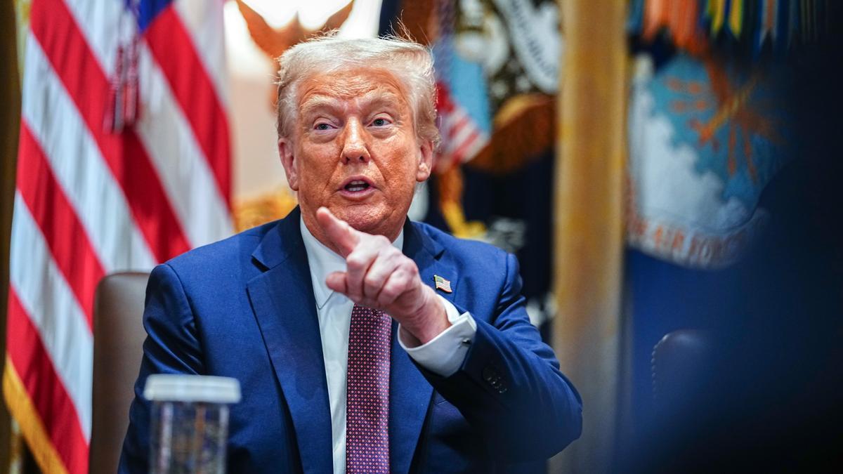 Doble varapalo a Trump: la justicia declara los aranceles ilegales y bloquea las deportaciones rápidas