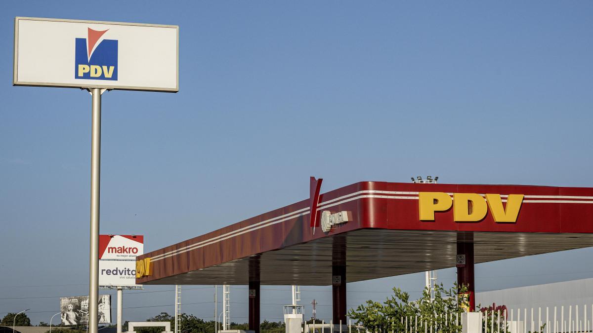 una estación de gasolina de la empresa de Petróleos de Venezuela (PDVSA) este jueves, en Maracaibo (Venezuela).