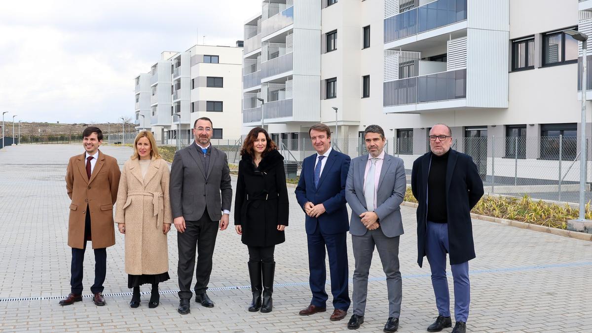 Dos sueldos no bastan para un piso “asequible” del Plan Vive de Madrid: “Es negocio con sello institucional"