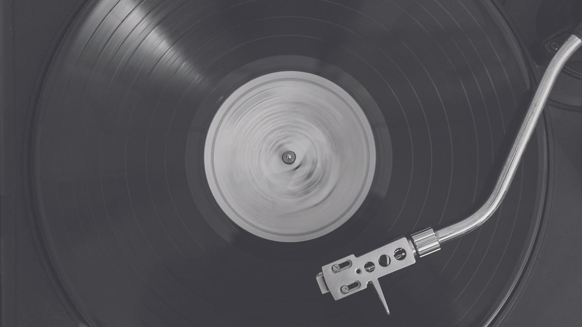 Vinilo reproduciéndose en un tocadiscos