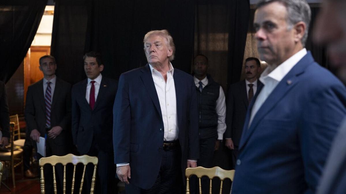 El presidente de EEUU Donald Trump siguiendo la operación contra Nicolás Maduro