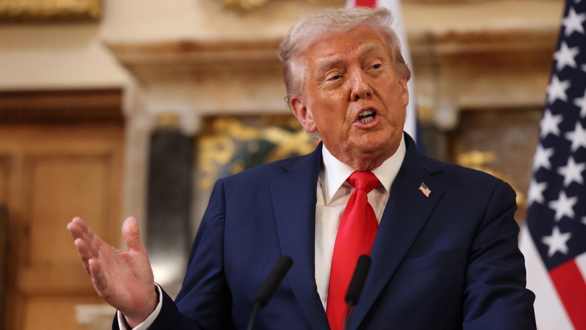 El presidente de Estados Unidos, Donald J. Trump, habla durante una rueda de prensa durante su visita a Chequers.