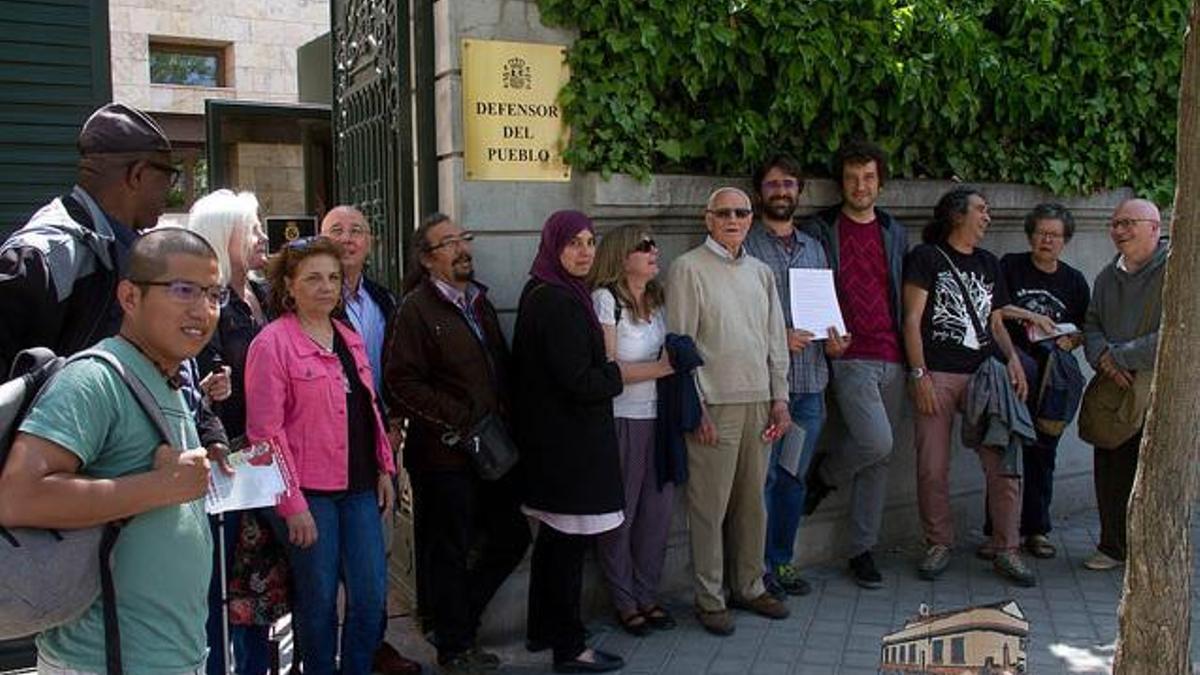 Organizaciones denuncian ante el Defensor del Pueblo la suspensión de rentas mínimas de forma "irregular" en la Comunidad de Madrid.