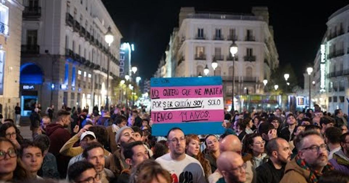 Ayuso olvida sus políticas anti LGTBIQ+ y echa mano del colectivo para justificar el genocidio en Gaza
