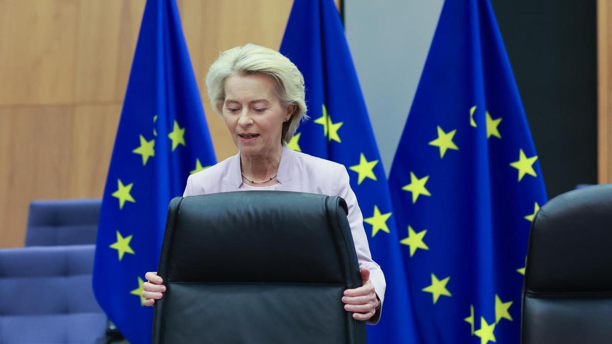 La presidenta de la Comisión Europea, Ursula von der Leyen, al inicio de la reunión semanal del Colegio de Comisarios de la Comisión Europea.