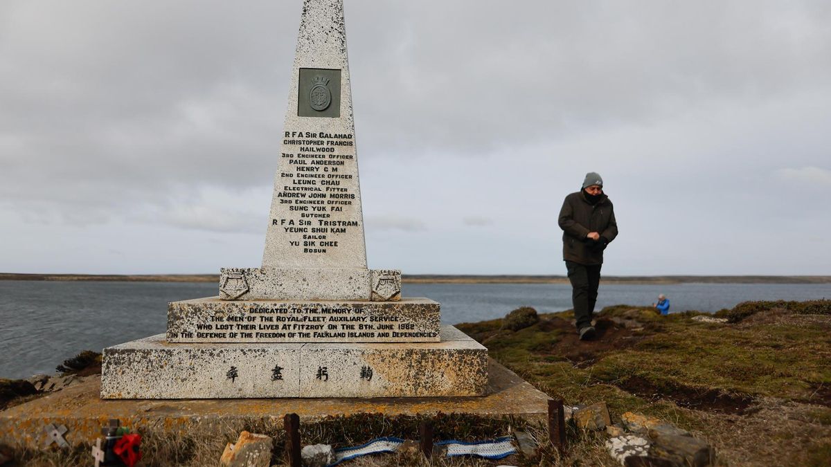 Milei reivindica las Malvinas como maniobra de distracción, pero su mensaje no cala entre los argentinos