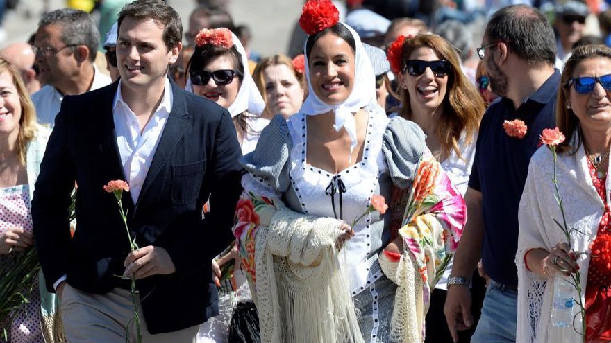 Albert Rivera y la portavoz de la formación en el Ayuntamiento de Madrid, Begoña Villacís, este martes en la pradera de San Isidro.