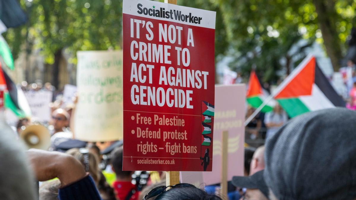 La policía detiene a más de 890 manifestanten en apoyo al grupo Palestine Action en Londres.
