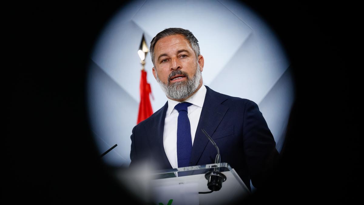 Vox se dispara y deja al PP en su peor registro, según una encuesta de 'El País'