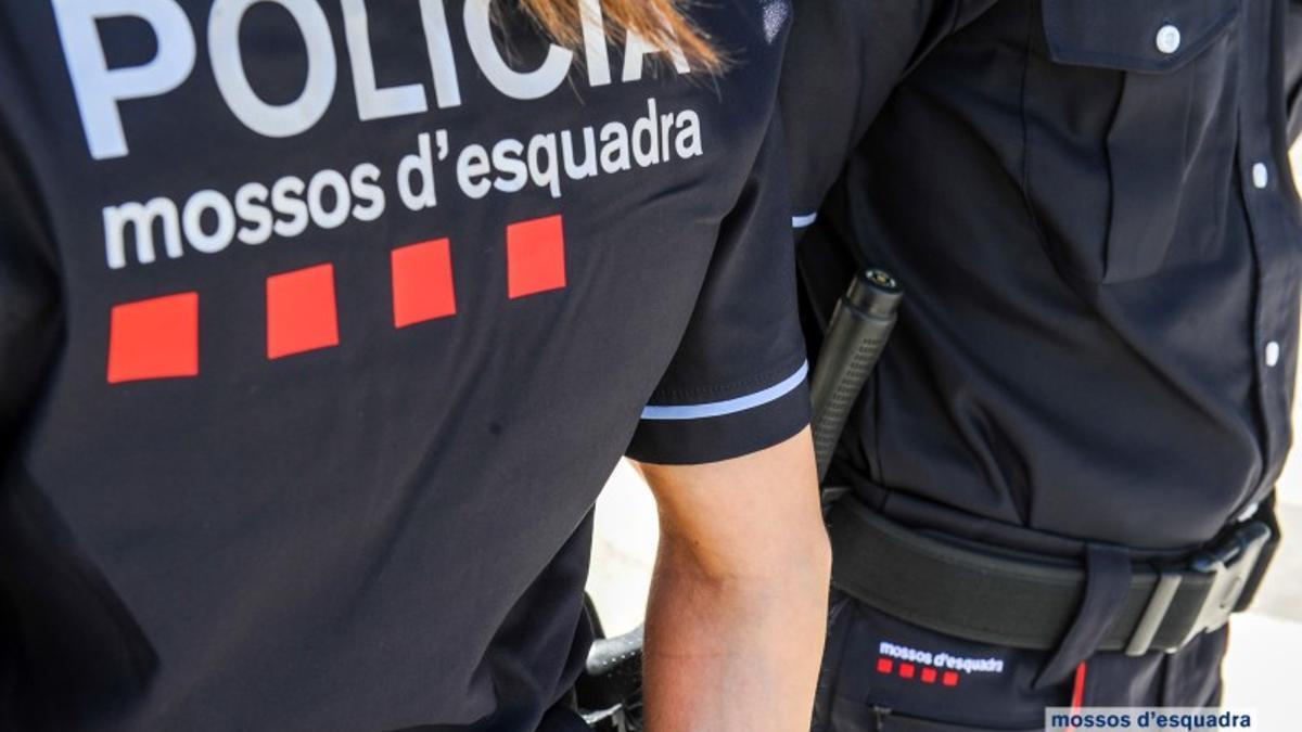 Detalle de dos mossos