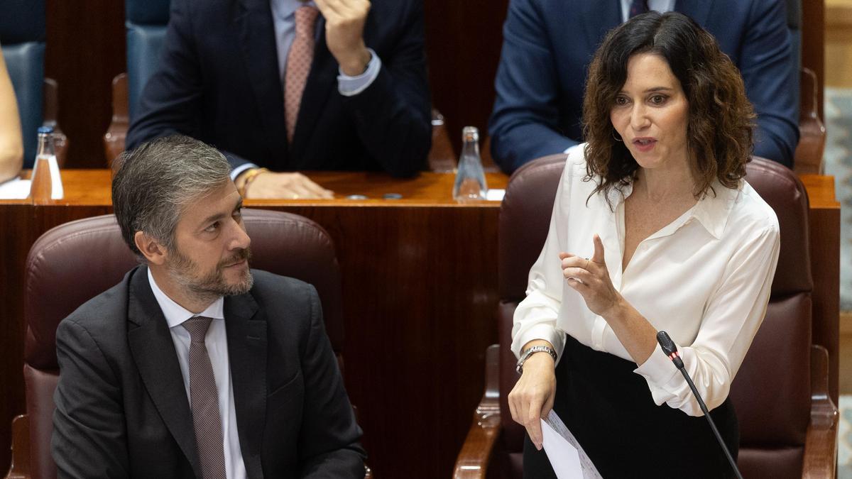 La presidenta de la Comunidad de Madrid, Isabel Díaz Ayuso, interviene durante un pleno en la Asamblea de Madrid